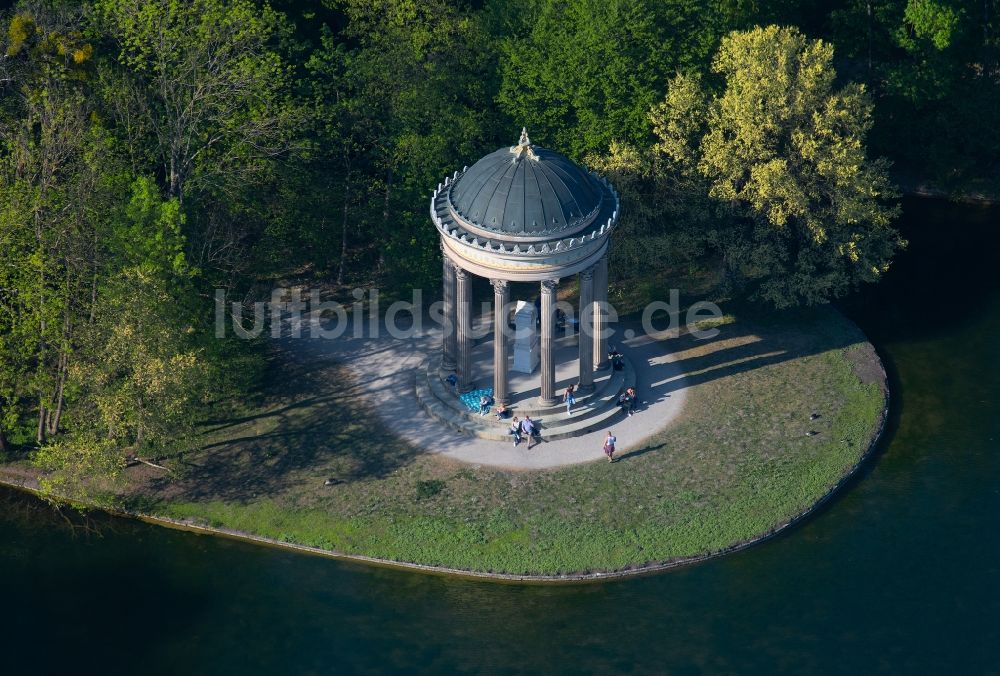 Luftbild München - Apollo-Tempel im Schloßpark von Schloß Nymphenburg in München im Bundesland Bayern, Deutschland