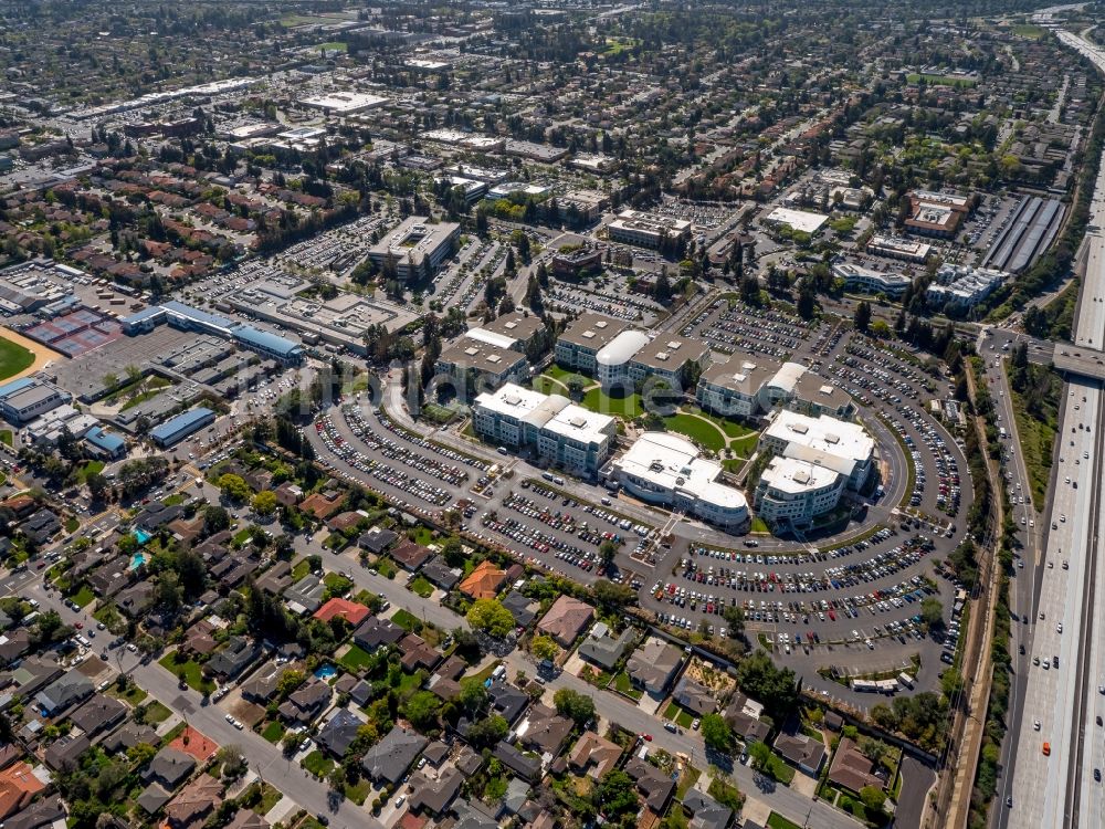 Cupertino von oben - Apple Campus am Infinite Loop in Cupertino in USA