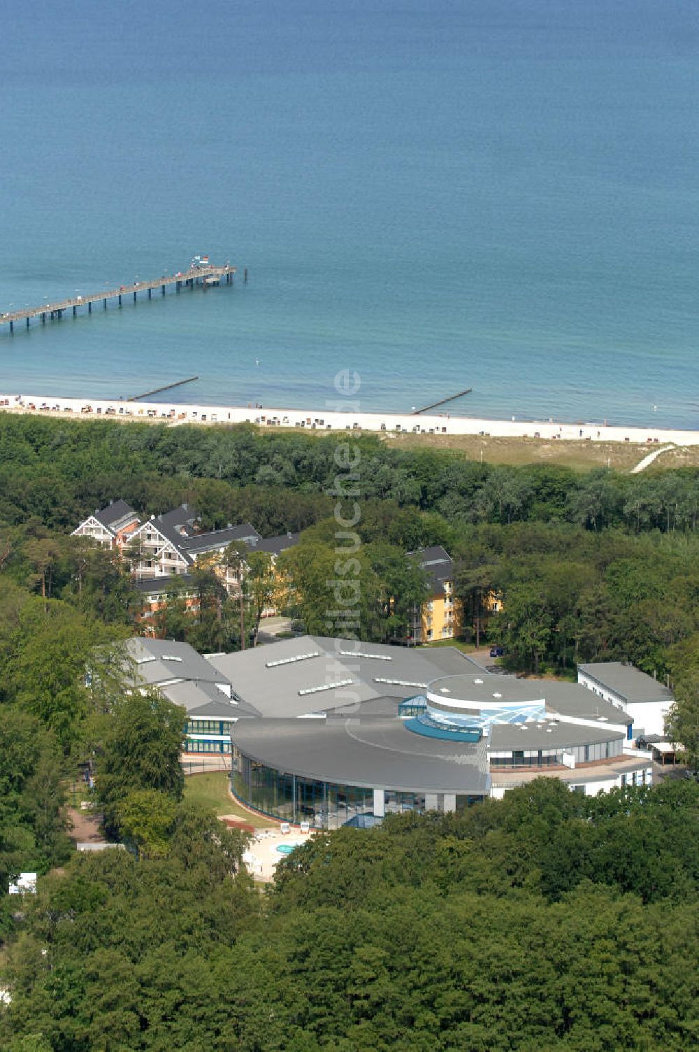 Graal-Müritz von oben - Aquadrom mit Seebrücke in Graal-Müritz