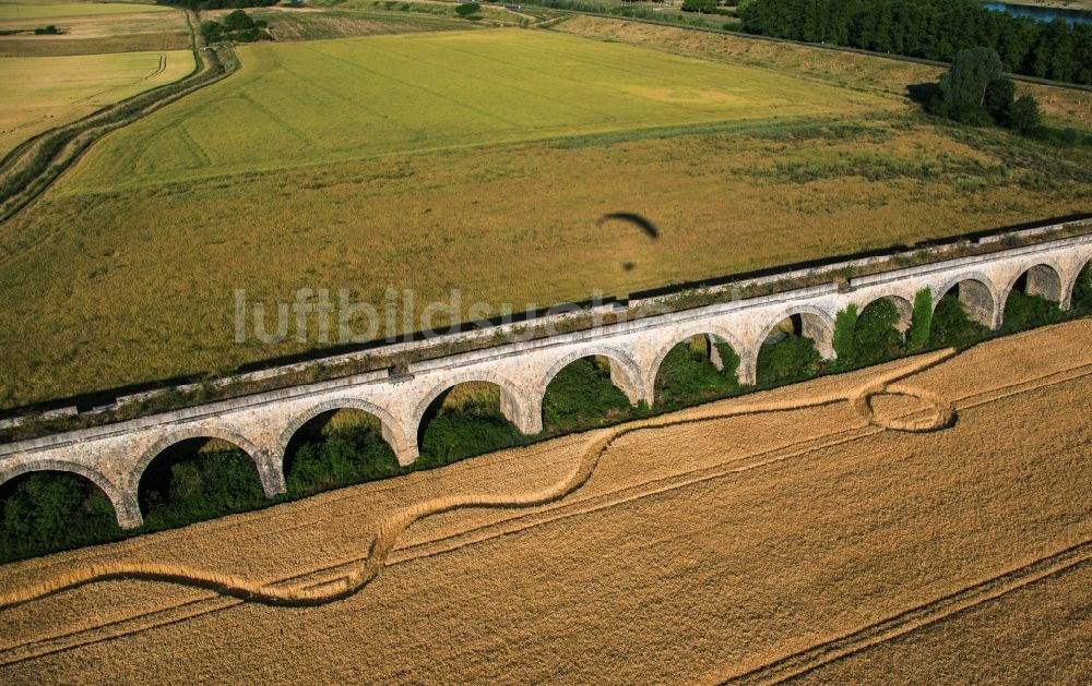 Luftbild Vineuil - Aquaeduct in Vineuil in Centre-Val de Loire, Frankreich