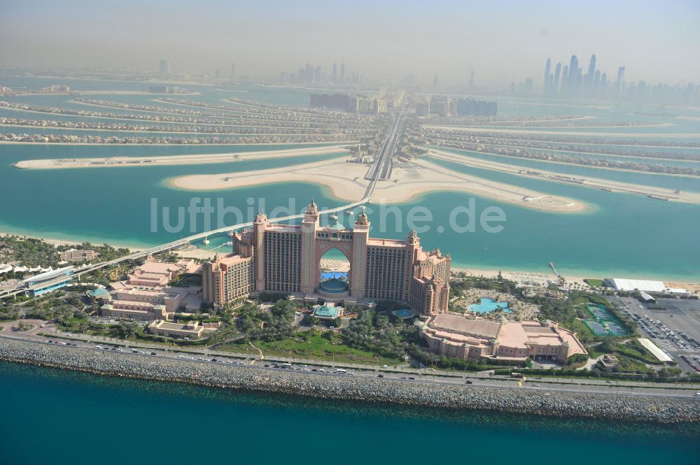 DUBAI / DUBAYY aus der Vogelperspektive: Aquaventure Wasserpark auf der Palmeninsel am Hotel Atlantis in Dubai