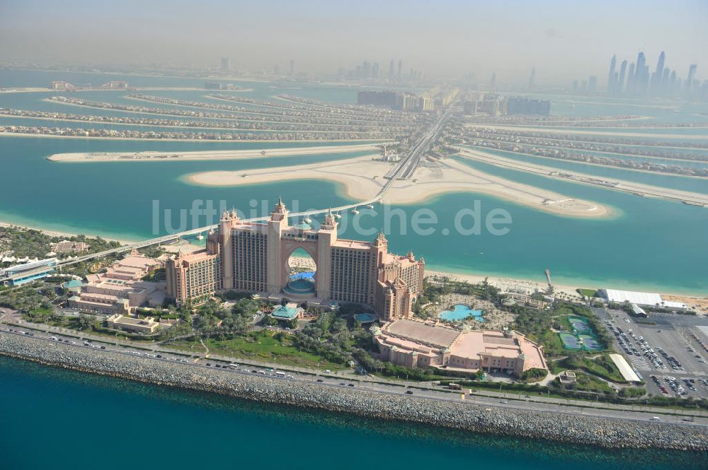 DUBAI / DUBAYY von oben - Aquaventure Wasserpark auf der Palmeninsel am Hotel Atlantis in Dubai