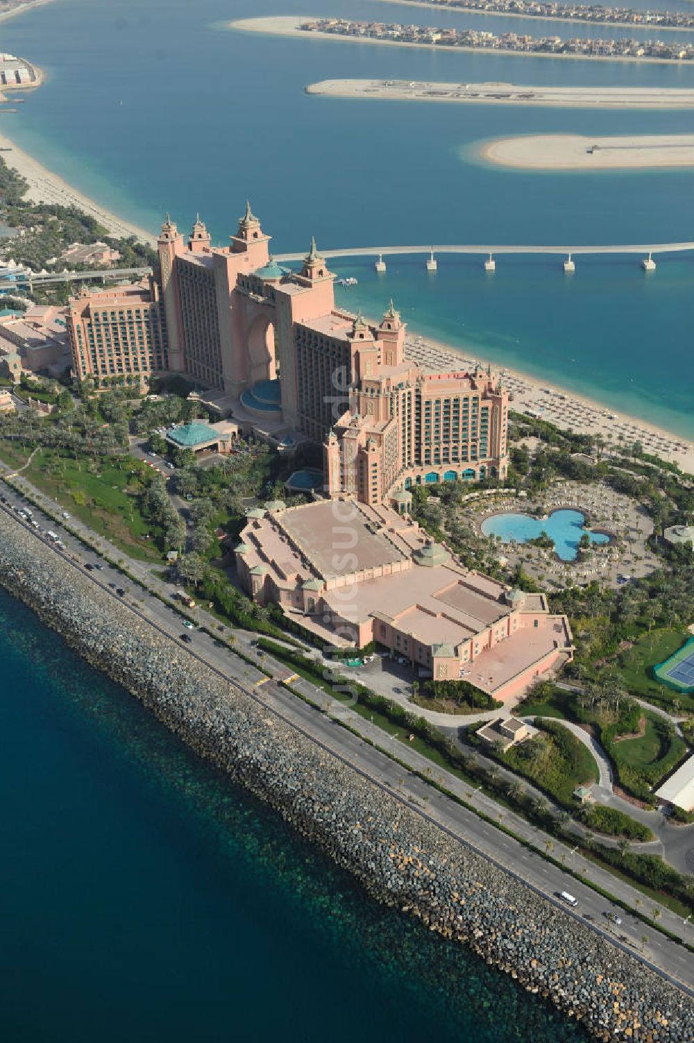 DUBAI / DUBAYY aus der Vogelperspektive: Aquaventure Wasserpark auf der Palmeninsel am Hotel Atlantis in Dubai