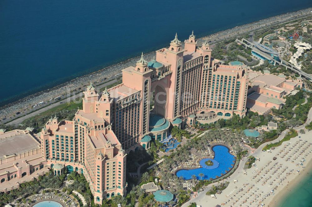 DUBAI / DUBAYY aus der Vogelperspektive: Aquaventure Wasserpark auf der Palmeninsel am Hotel Atlantis in Dubai