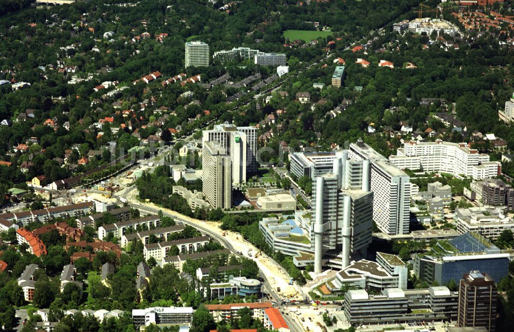 Luftaufnahme MÜNCHEN - Arabellapark in Bogenhausen in München