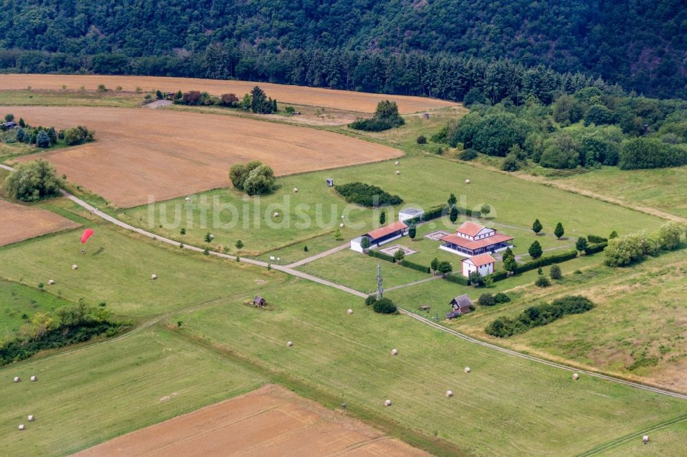 Pommern von oben - Archäologiepark Martberg in Pommern im Bundesland Rheinland-Pfalz, Deutschland