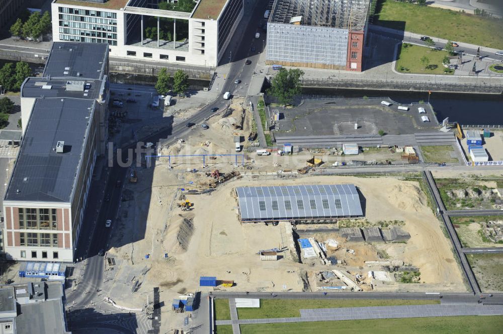 Luftaufnahme Berlin - Archäologische Ausgrabungen am ehemaligen Stadtschloss und des Palasts der Republik in Berlin