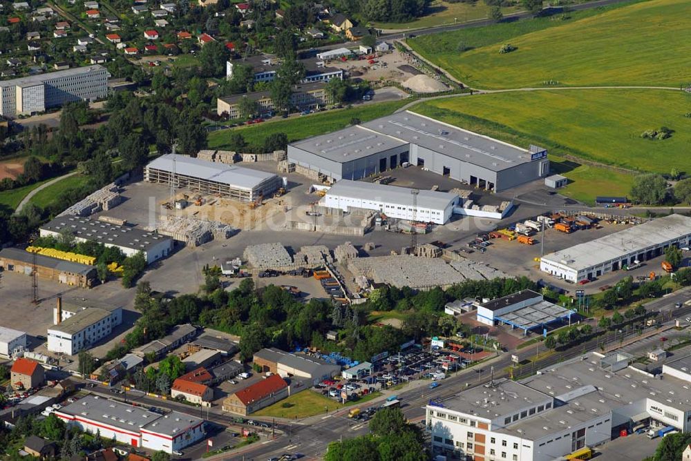 Berlin aus der Vogelperspektive: Areal des ALBA-Betriebshofes an der B1 in Berlin-Mahlsdorf