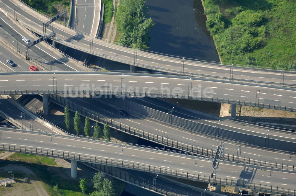 Berlin von oben - Areal des Autobahndreieck der A100 / A113 Berlin