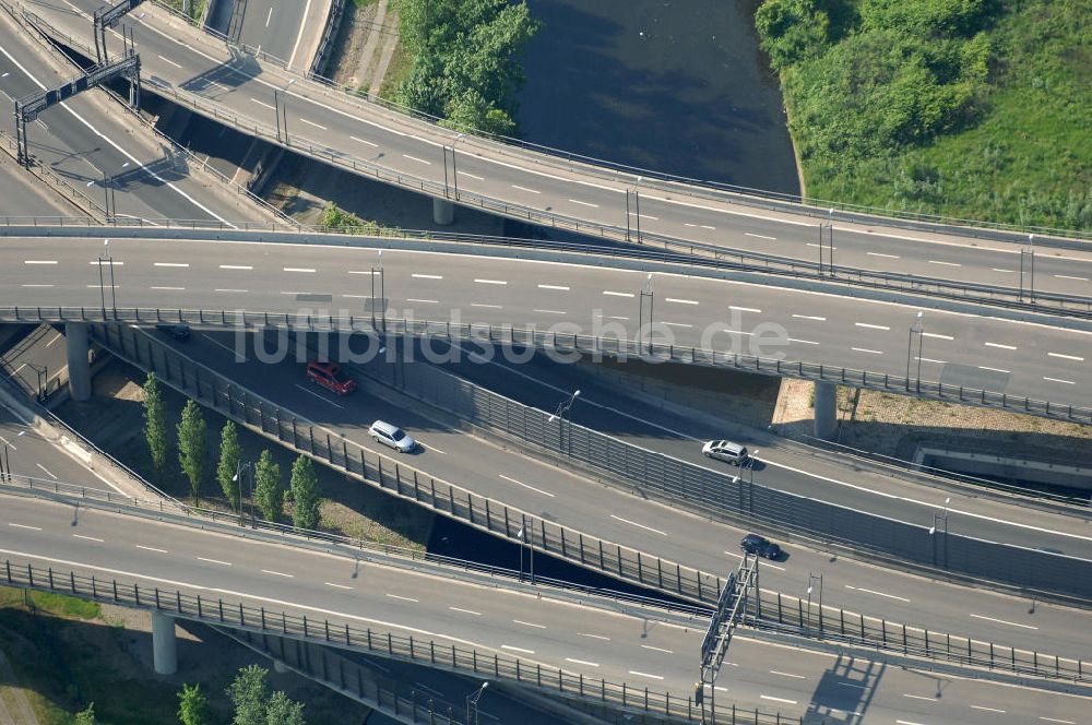 Berlin aus der Vogelperspektive: Areal des Autobahndreieck der A100 / A113 Berlin