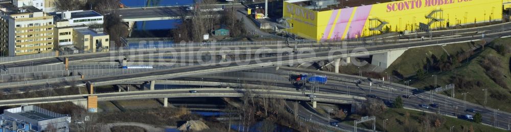 Berlin aus der Vogelperspektive: Areal des Autobahndreieck der Stadtautobahn A100 / A113 Berlin