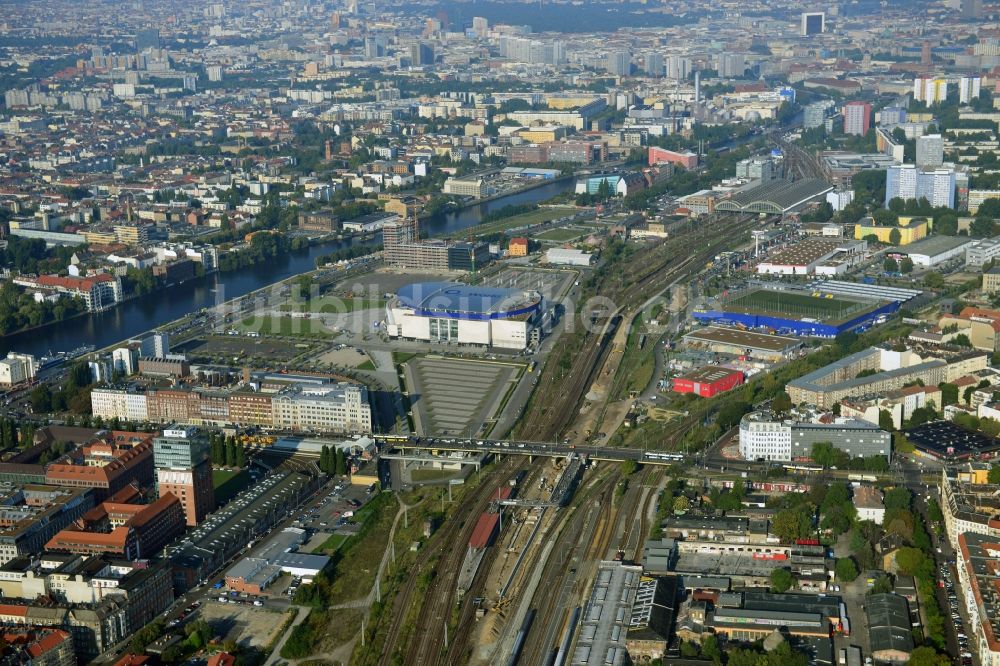 Berlin aus der Vogelperspektive: Areal des S-Bahnhofes Warschauer Straße in Berlin vor der geplanten Modernisierung