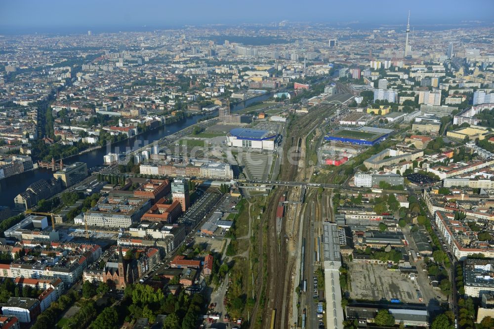 Luftaufnahme Berlin - Areal des S-Bahnhofes Warschauer Straße in Berlin vor der geplanten Modernisierung