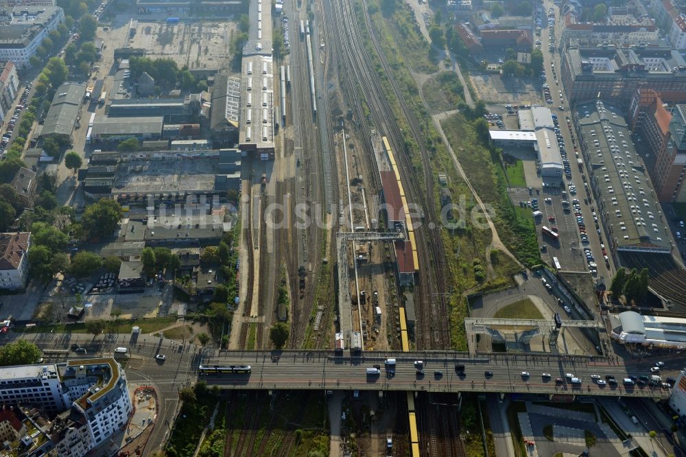 Berlin von oben - Areal des S-Bahnhofes Warschauer Straße in Berlin vor der geplanten Modernisierung