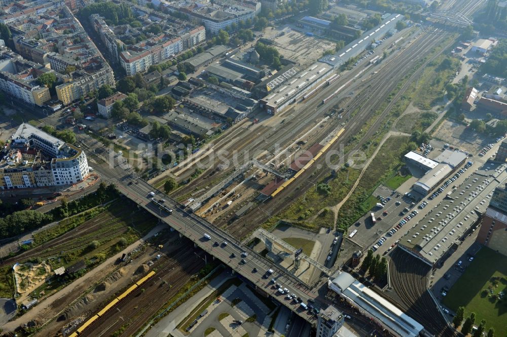 Luftbild Berlin - Areal des S-Bahnhofes Warschauer Straße in Berlin vor der geplanten Modernisierung