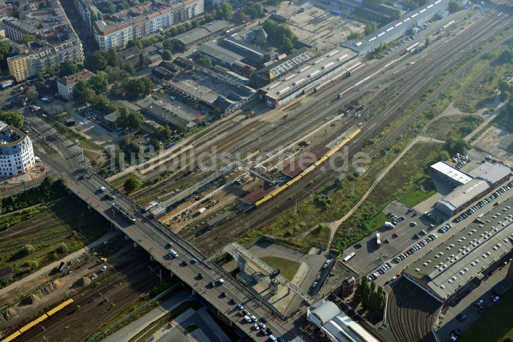 Luftaufnahme Berlin - Areal des S-Bahnhofes Warschauer Straße in Berlin vor der geplanten Modernisierung