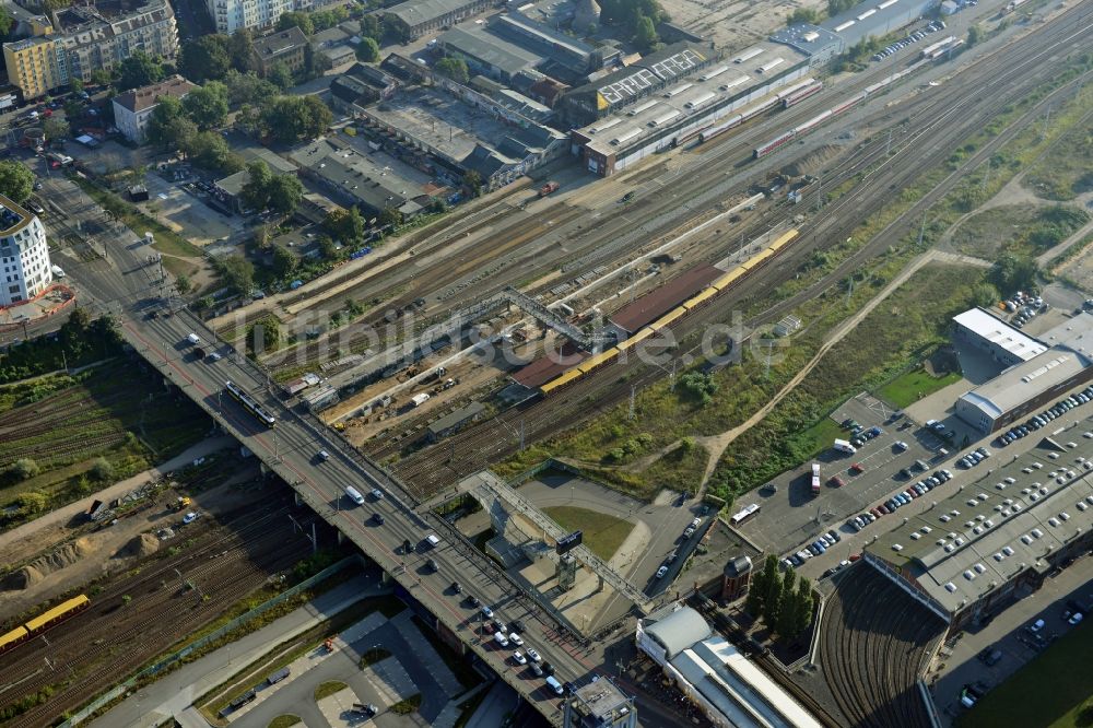 Berlin von oben - Areal des S-Bahnhofes Warschauer Straße in Berlin vor der geplanten Modernisierung