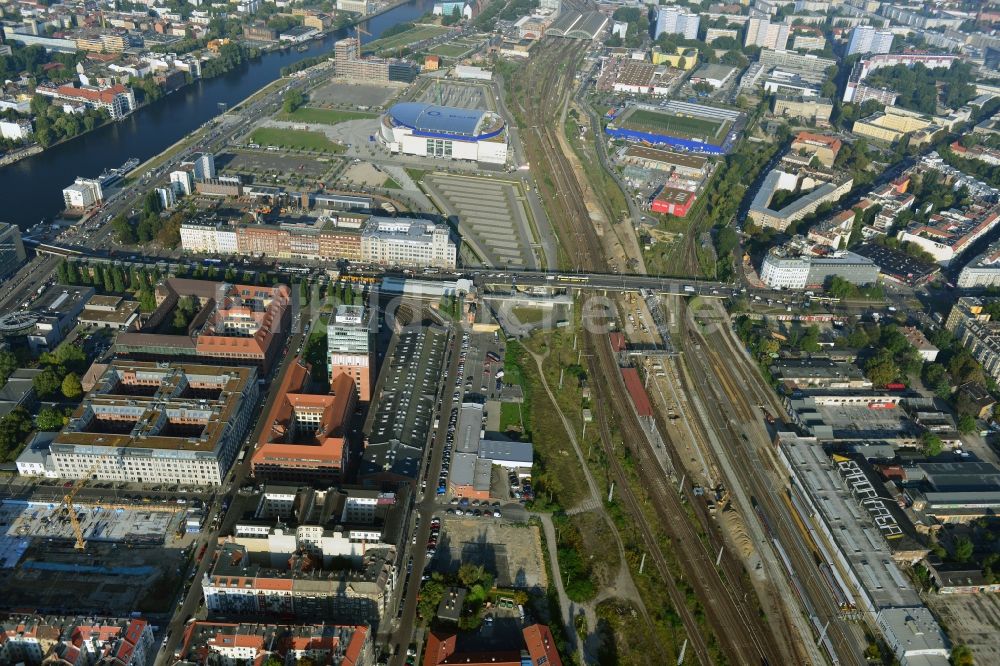 Luftbild Berlin - Areal des S-Bahnhofes Warschauer Straße in Berlin vor der geplanten Modernisierung