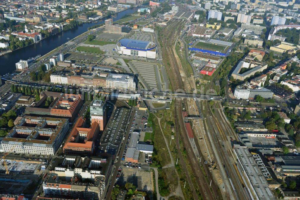 Luftaufnahme Berlin - Areal des S-Bahnhofes Warschauer Straße in Berlin vor der geplanten Modernisierung