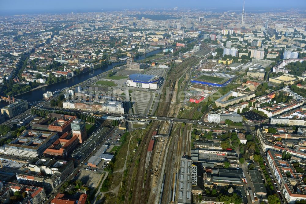 Berlin aus der Vogelperspektive: Areal des S-Bahnhofes Warschauer Straße in Berlin vor der geplanten Modernisierung