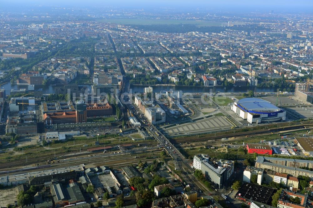 Berlin aus der Vogelperspektive: Areal des S-Bahnhofes Warschauer Straße in Berlin vor der geplanten Modernisierung