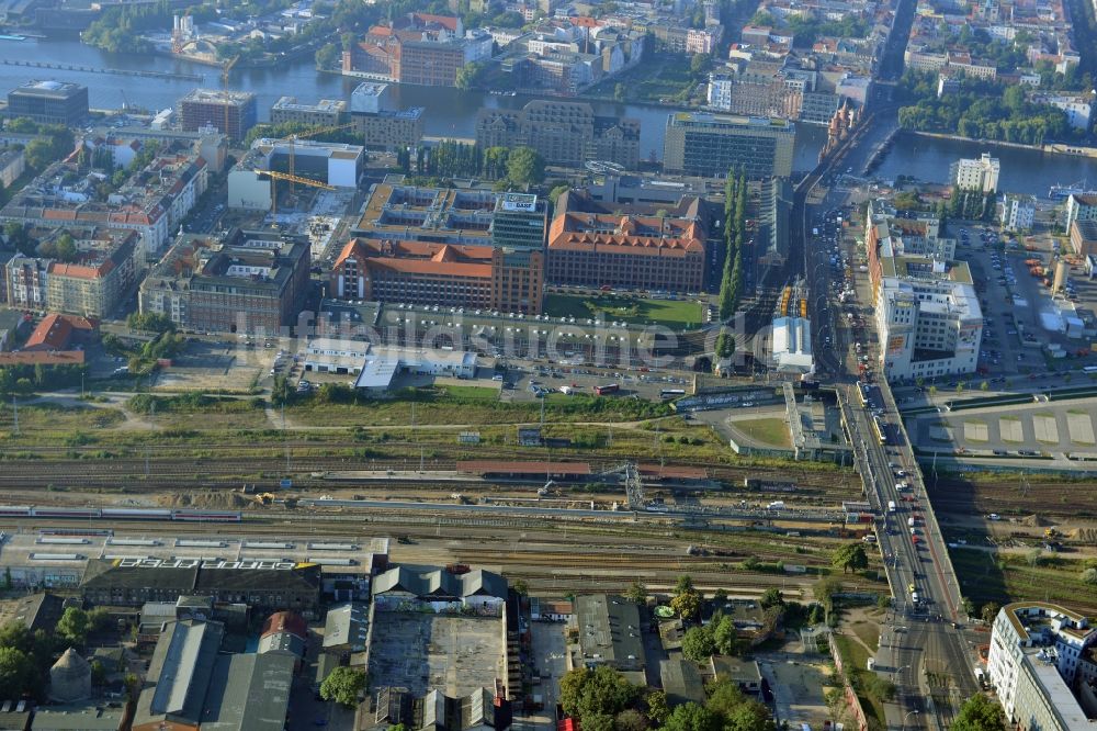 Luftaufnahme Berlin - Areal des S-Bahnhofes Warschauer Straße in Berlin vor der geplanten Modernisierung