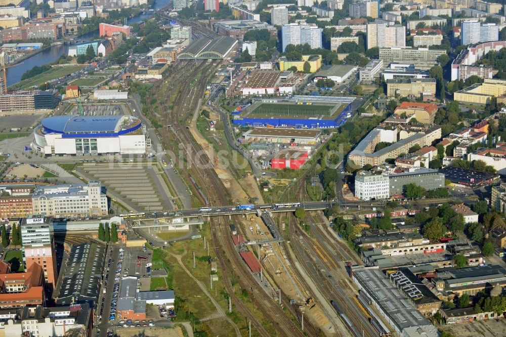 Berlin aus der Vogelperspektive: Areal des S-Bahnhofes Warschauer Straße in Berlin vor der geplanten Modernisierung