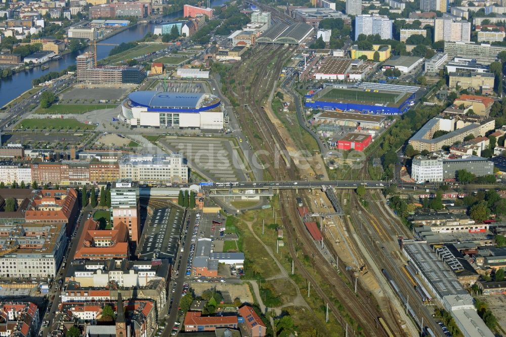 Berlin aus der Vogelperspektive: Areal des S-Bahnhofes Warschauer Straße in Berlin vor der geplanten Modernisierung