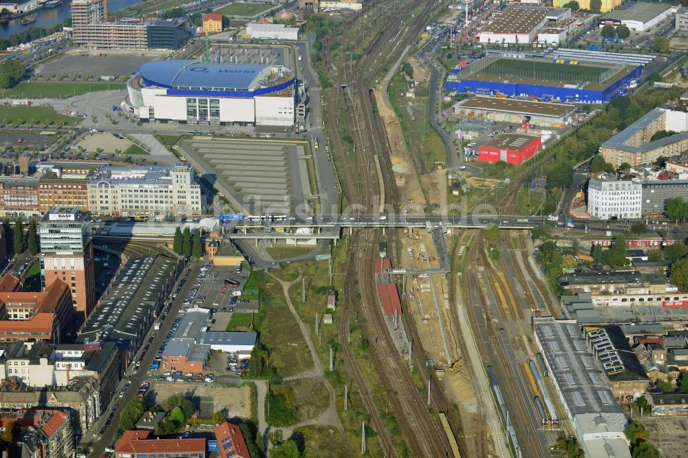 Luftbild Berlin - Areal des S-Bahnhofes Warschauer Straße in Berlin vor der geplanten Modernisierung