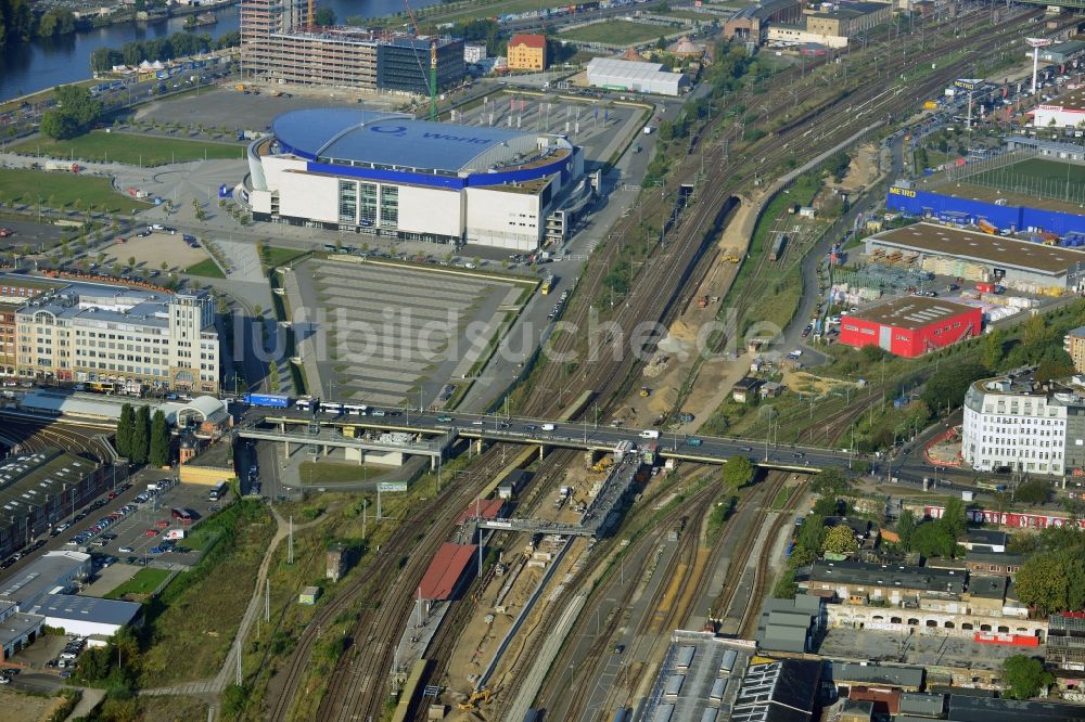 Berlin aus der Vogelperspektive: Areal des S-Bahnhofes Warschauer Straße in Berlin vor der geplanten Modernisierung