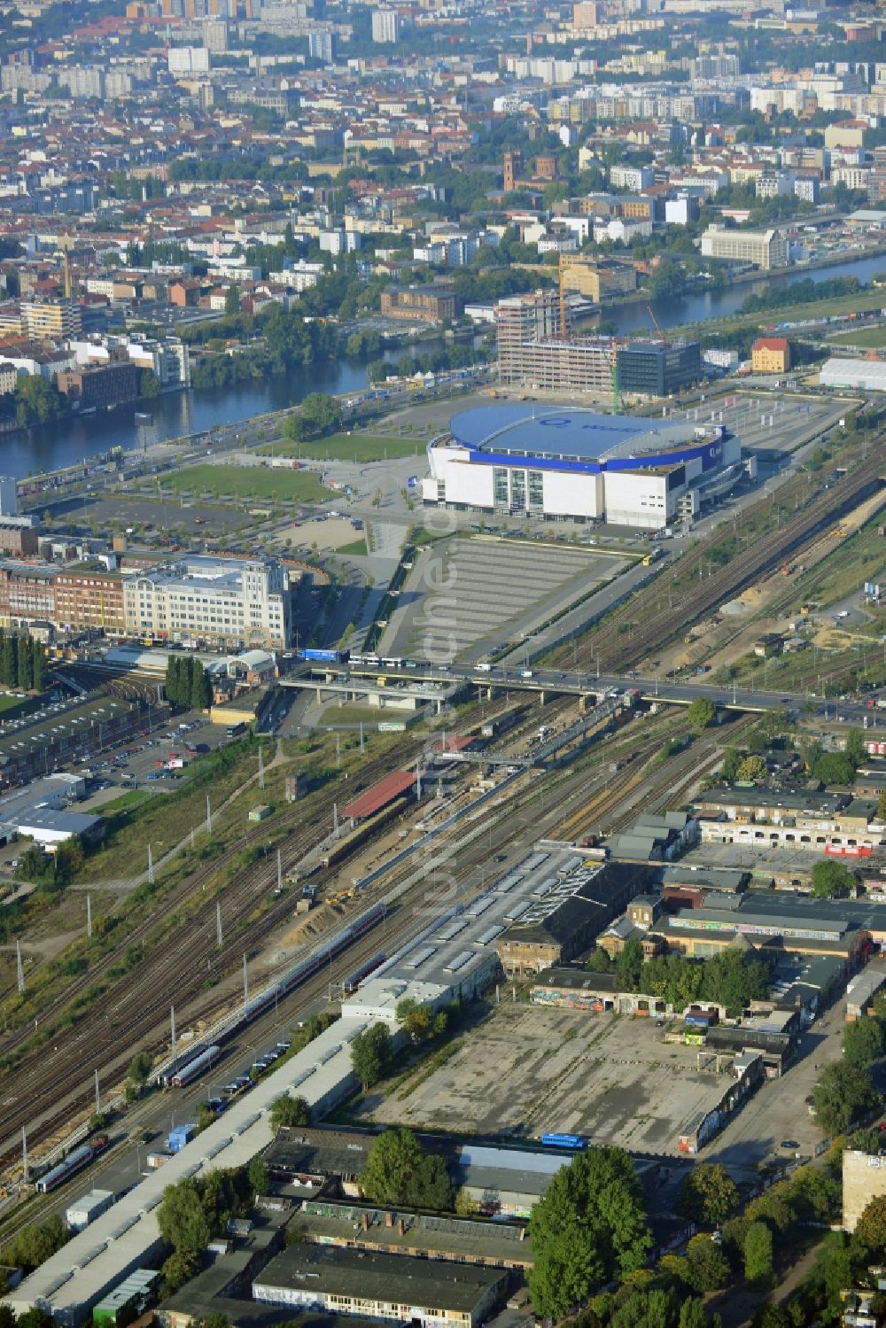 Luftaufnahme Berlin - Areal des S-Bahnhofes Warschauer Straße in Berlin vor der geplanten Modernisierung