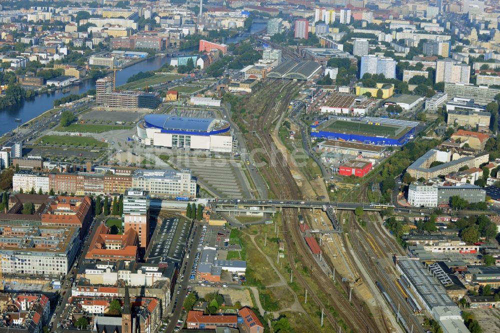 Berlin aus der Vogelperspektive: Areal des S-Bahnhofes Warschauer Straße in Berlin vor der geplanten Modernisierung