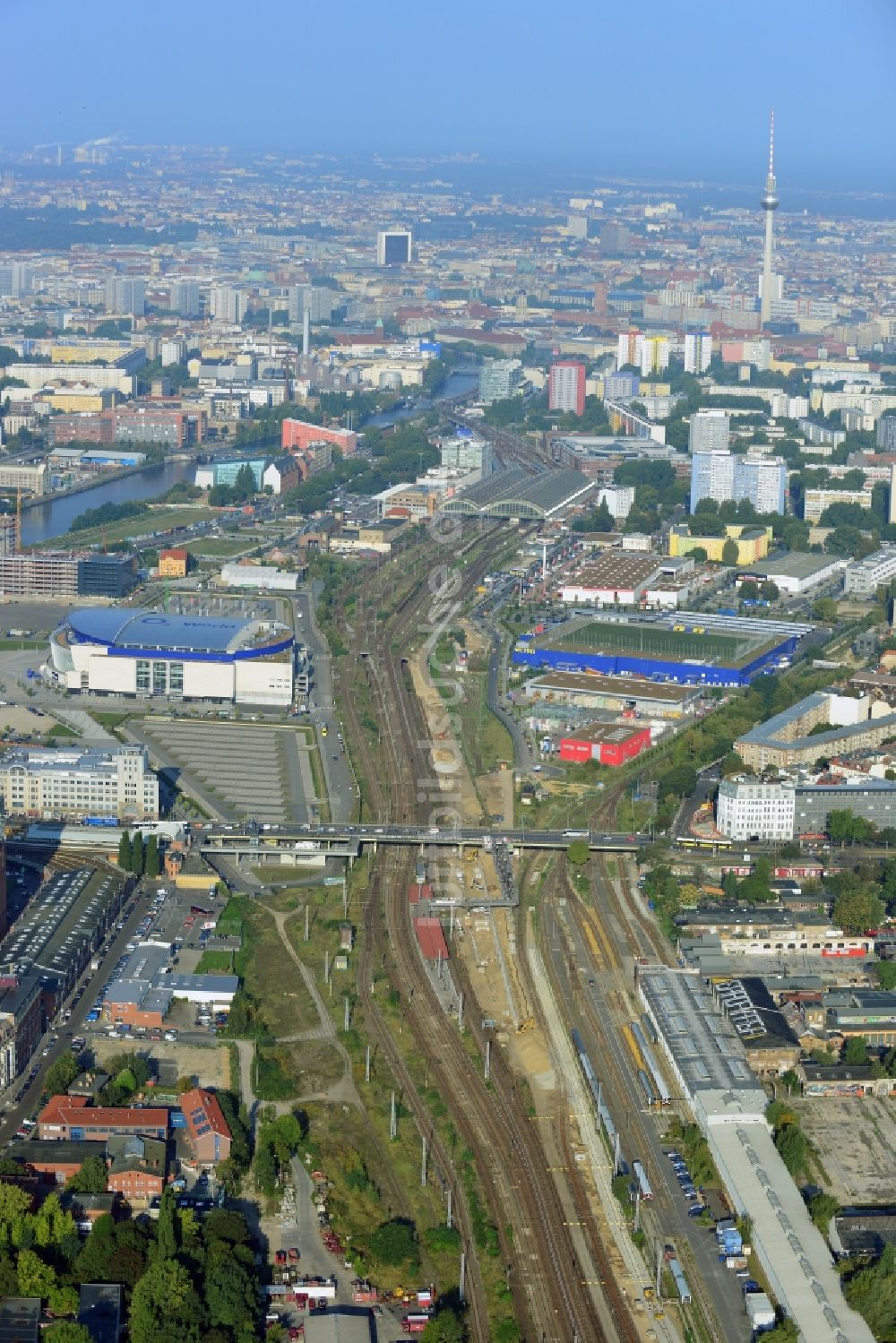 Luftbild Berlin - Areal des S-Bahnhofes Warschauer Straße in Berlin vor der geplanten Modernisierung