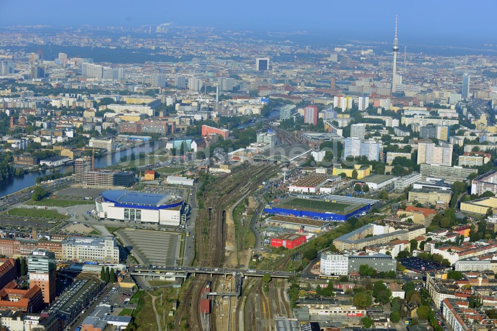 Luftaufnahme Berlin - Areal des S-Bahnhofes Warschauer Straße in Berlin vor der geplanten Modernisierung