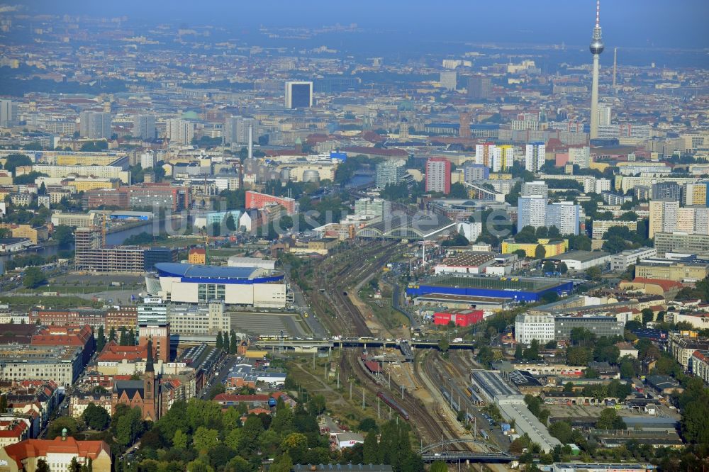 Berlin von oben - Areal des S-Bahnhofes Warschauer Straße in Berlin vor der geplanten Modernisierung