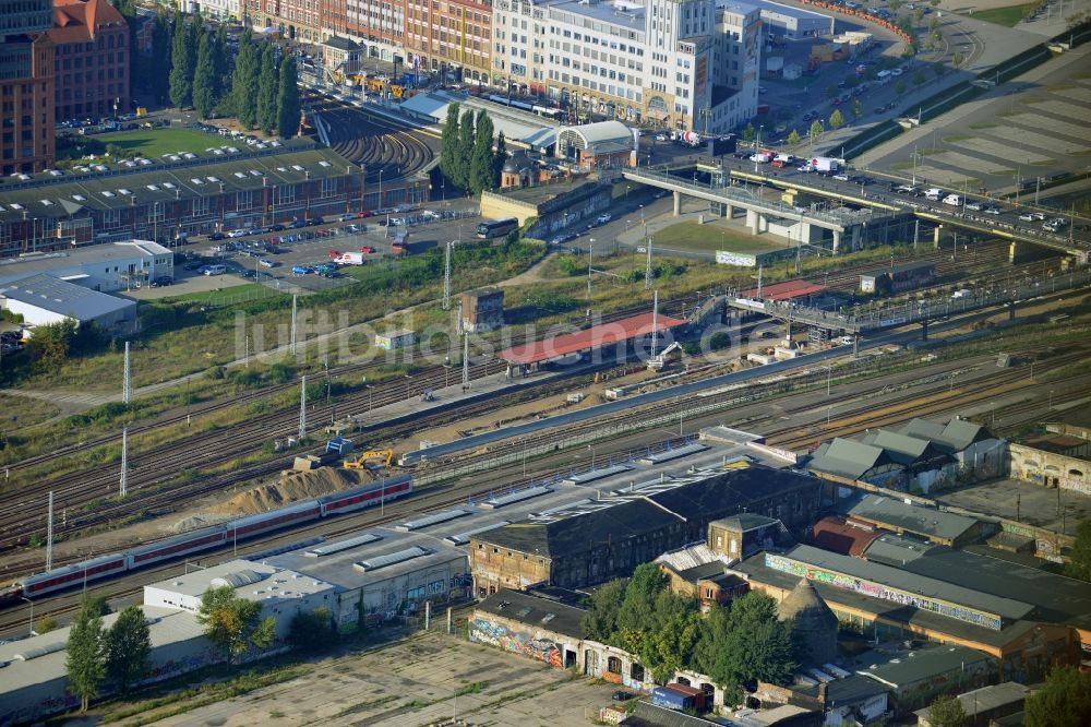 Luftbild Berlin - Areal des S-Bahnhofes Warschauer Straße in Berlin vor der geplanten Modernisierung