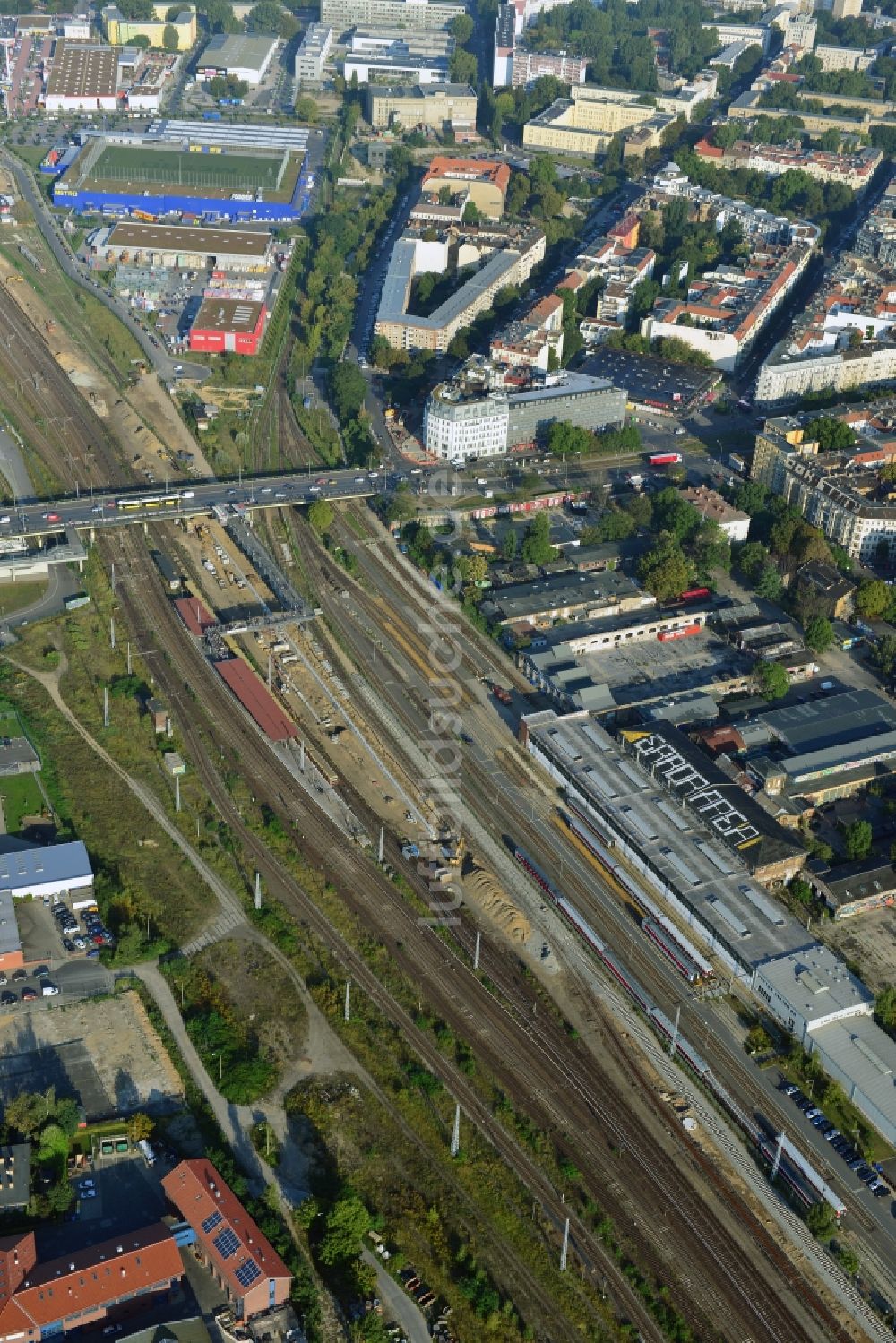 Berlin aus der Vogelperspektive: Areal des S-Bahnhofes Warschauer Straße in Berlin vor der geplanten Modernisierung