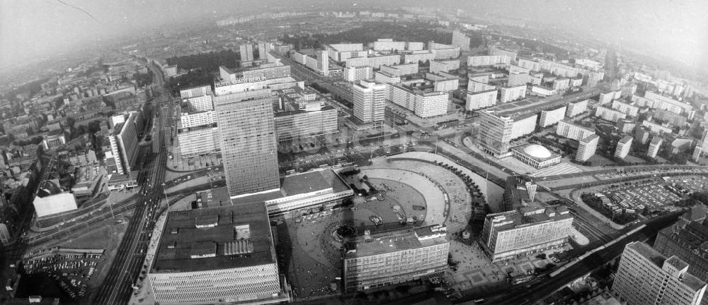 Luftaufnahme Berlin - Areal am Berliner Alexanderplatz mit dem Hotel Stadt Berlin, dem Centrum Warenhaus (heutigem Kaufhof) - Mitte historisch