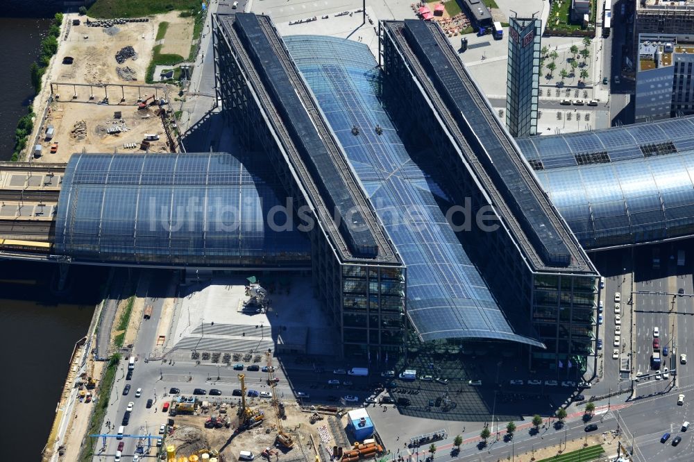 Luftbild Berlin OT Moabit - Areal am Berliner Hauptbahnhof am Spreeufer zum Humboldthafen in Berlin