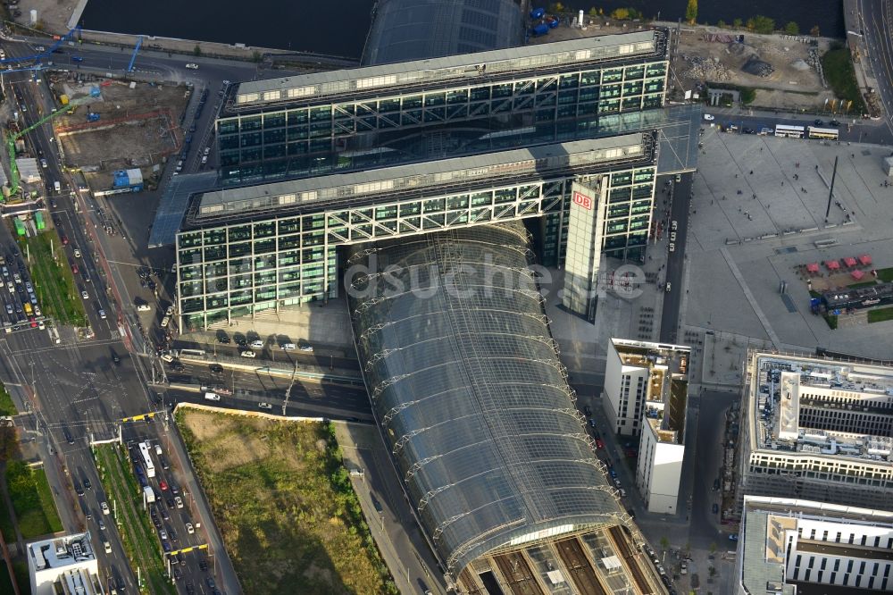 Luftbild Berlin OT Moabit - Areal am Berliner Hauptbahnhof am Spreeufer zum Humboldthafen in Berlin