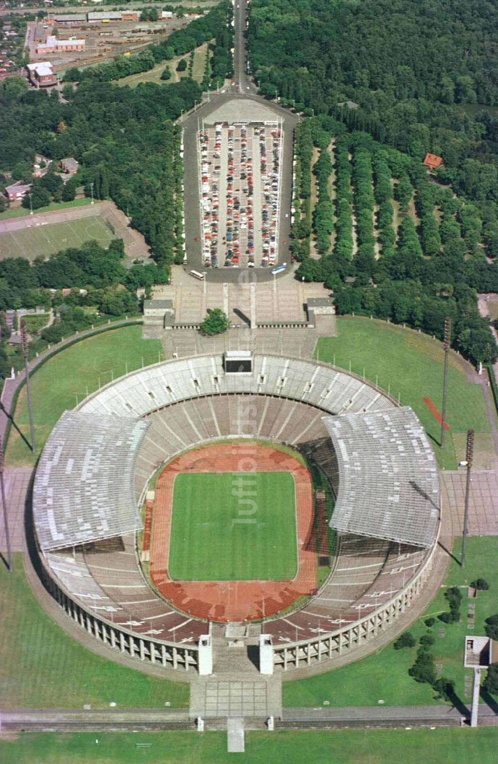 Berlin von oben - Areal des Berliner Olypiastadions auf dem Olymiapark Berlin vor dem Umbau / Modernisierung durch die WALTER BAU AG