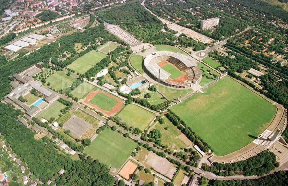 Berlin von oben - Areal des Berliner Olypiastadions auf dem Olymiapark Berlin vor dem Umbau / Modernisierung durch die WALTER BAU AG