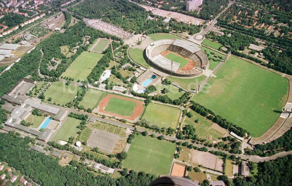 Berlin aus der Vogelperspektive: Areal des Berliner Olypiastadions auf dem Olymiapark Berlin vor dem Umbau / Modernisierung durch die WALTER BAU AG