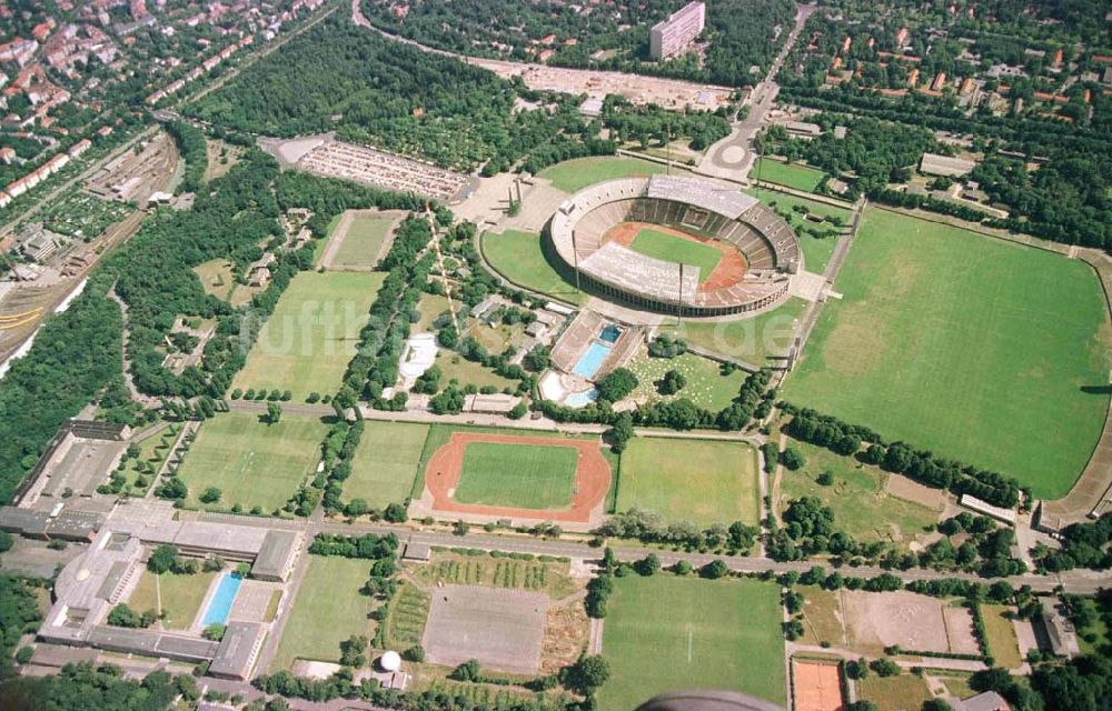 Luftbild Berlin - Areal des Berliner Olypiastadions auf dem Olymiapark Berlin vor dem Umbau / Modernisierung durch die WALTER BAU AG