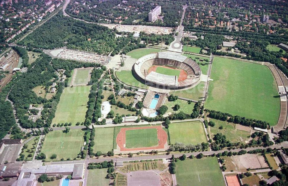 Luftaufnahme Berlin - Areal des Berliner Olypiastadions auf dem Olymiapark Berlin vor dem Umbau / Modernisierung durch die WALTER BAU AG