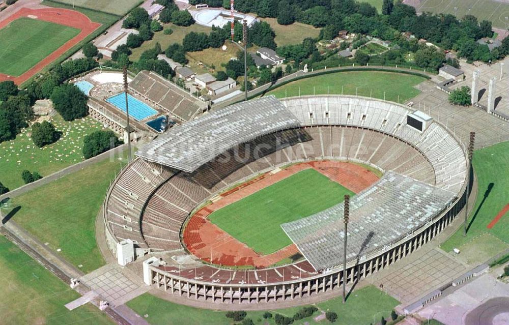 Berlin aus der Vogelperspektive: Areal des Berliner Olypiastadions auf dem Olymiapark Berlin vor dem Umbau / Modernisierung durch die WALTER BAU AG