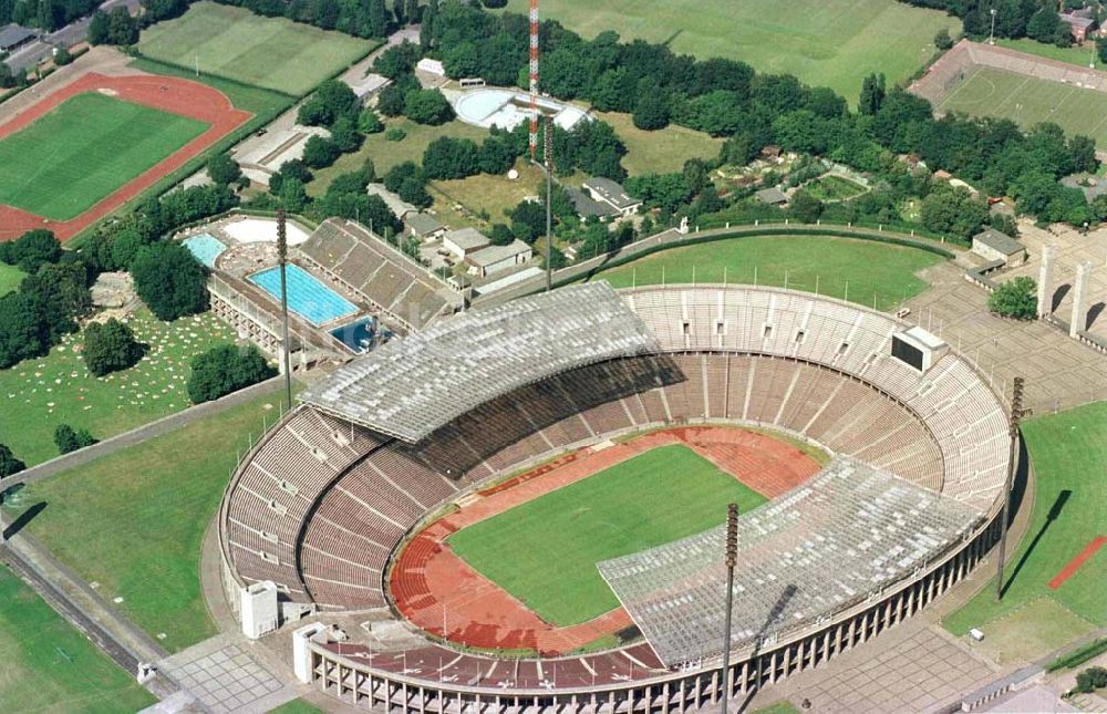 Luftaufnahme Berlin - Areal des Berliner Olypiastadions auf dem Olymiapark Berlin vor dem Umbau / Modernisierung durch die WALTER BAU AG