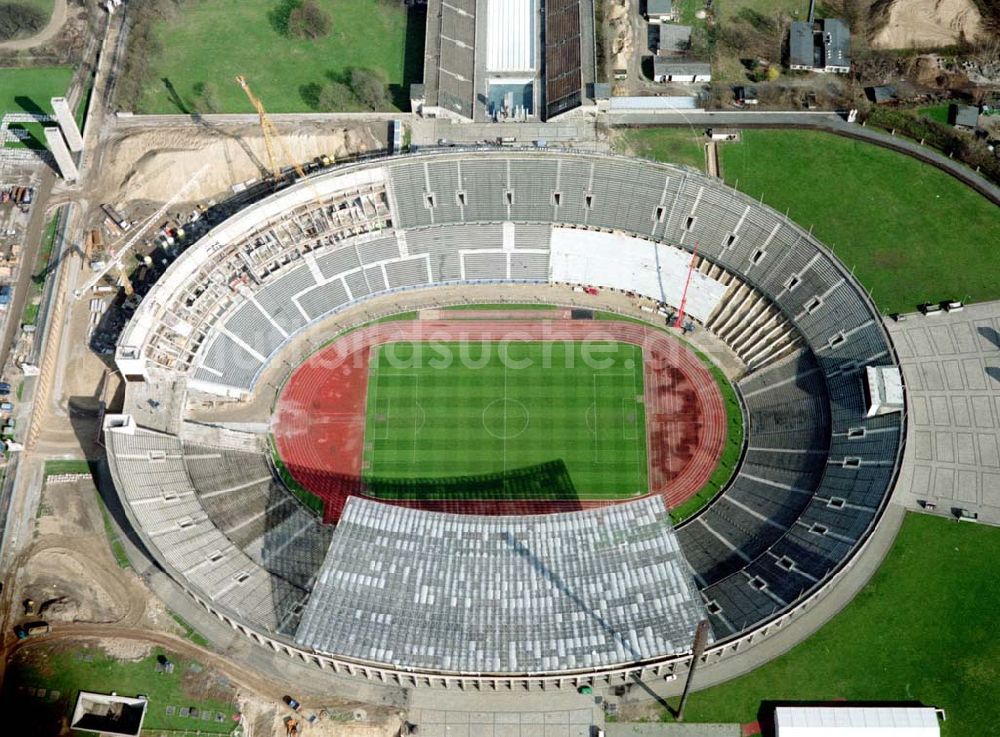 Luftbild Berlin - Areal des Berliner Olypiastadions auf dem Olymiapark Berlin während des Umbaus / Modernisierung durch die WALTER BAU AG