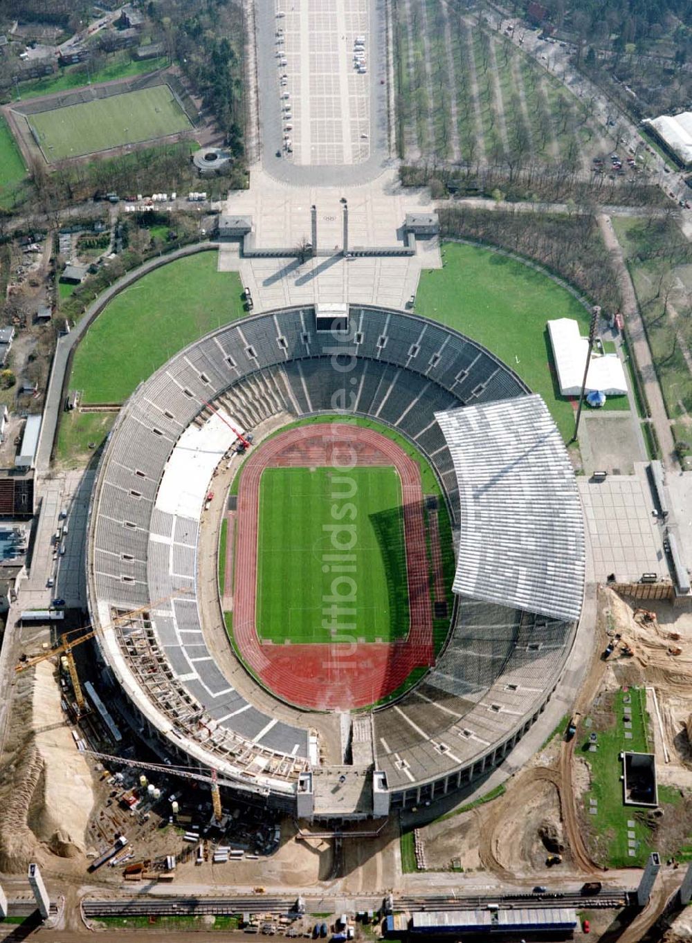 Luftaufnahme Berlin - Areal des Berliner Olypiastadions auf dem Olymiapark Berlin während des Umbaus / Modernisierung durch die WALTER BAU AG