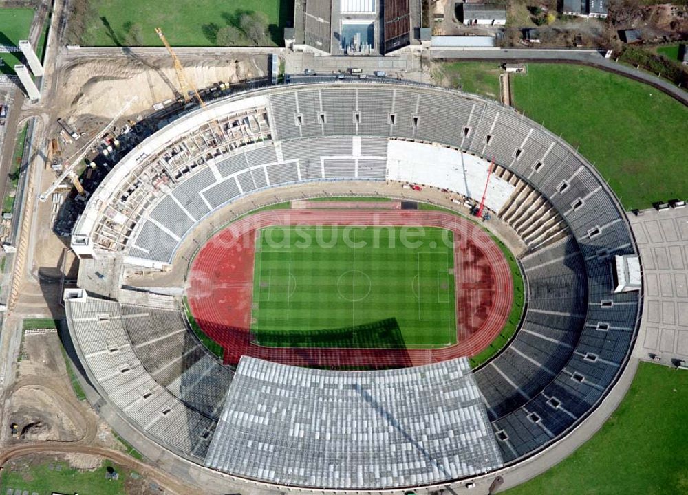 Luftbild Berlin - Areal des Berliner Olypiastadions auf dem Olymiapark Berlin während des Umbaus / Modernisierung durch die WALTER BAU AG